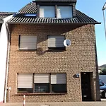 Apartment No 6 für Radtouristen und Geschäftsreisende mit eigenem Bad im Dachgeschoss Apartment Rhede (North Rhine-Westphalia)