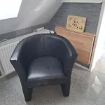 Apartment No 6 für Radtouristen und Geschäftsreisende mit eigenem Bad im Dachgeschoss *
