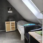 Apartment Apartment No 6 für Radtouristen und Geschäftsreisende mit eigenem Bad im Dachgeschoss *