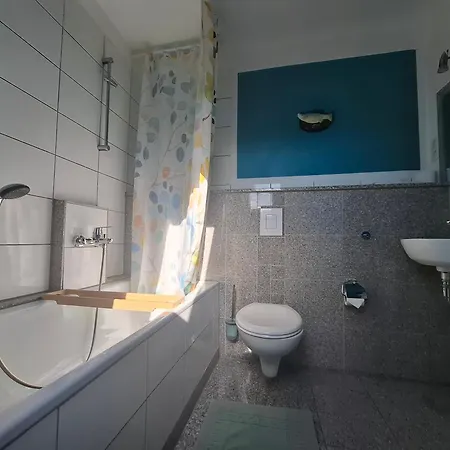 No 6 Fuer Radtouristen Und Geschaeftsreisende Mit Eigenem Bad Im Dg Apartman Rhede