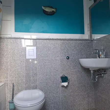 No 6 Fuer Radtouristen Und Geschaeftsreisende Mit Eigenem Bad Im Dg Apartman *