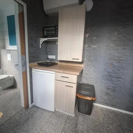 Apartment No 6 für Radtouristen und Geschäftsreisende mit eigenem Bad im Dachgeschoss Apartamento