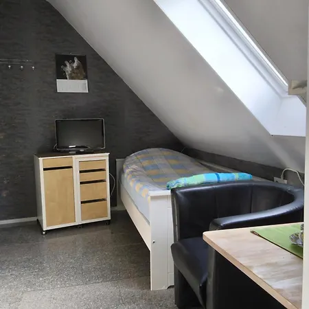 Apartment No 6 Mit Eigenem Bad Im Dachgeschoss *