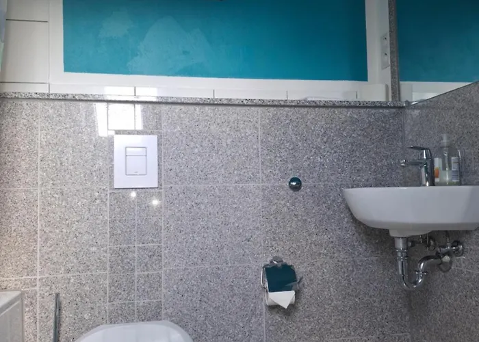 No 6 Fuer Radtouristen Und Geschaeftsreisende Mit Eigenem Bad Im Dg Apartman *