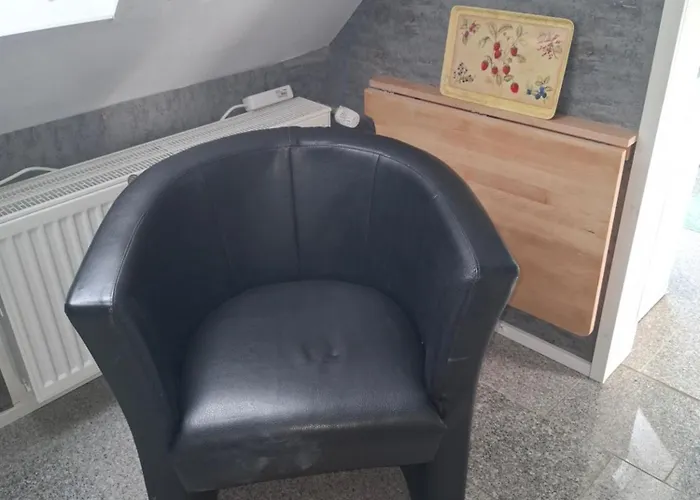 Apartment No 6 für Radtouristen und Geschäftsreisende mit eigenem Bad im Dachgeschoss *