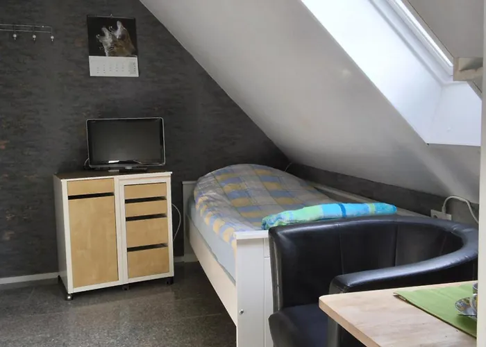 Apartamento Apartment No 6 für Radtouristen und Geschäftsreisende mit eigenem Bad im Dachgeschoss *